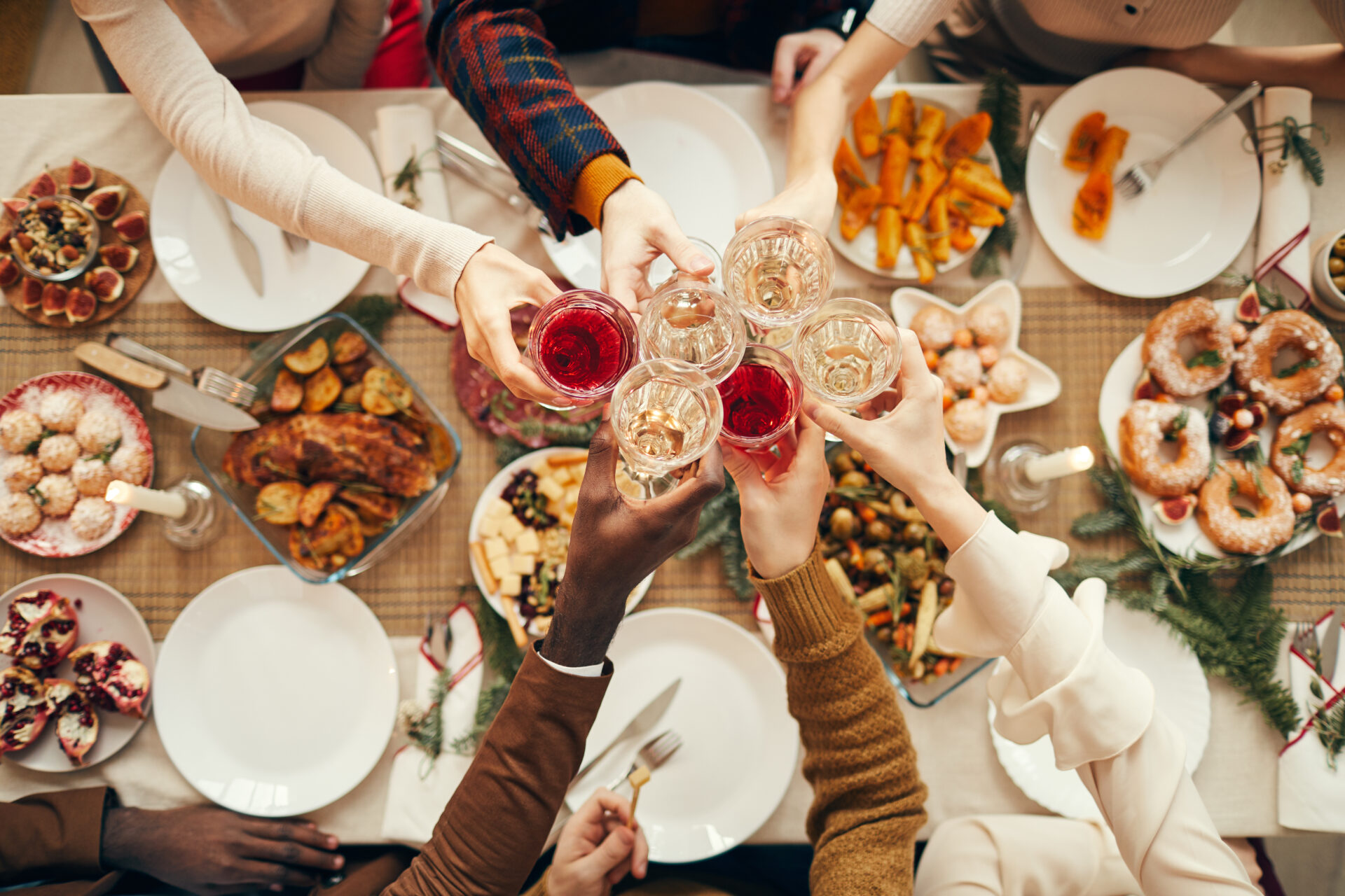 How to Host a Christmas Party, According to Experts
